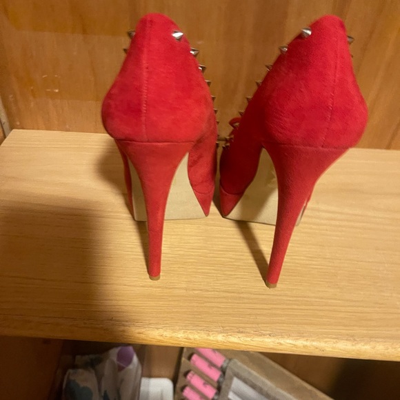 Red heels - Picture 3 of 3